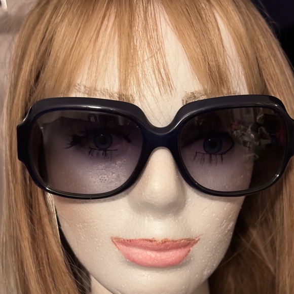 FENDI Navy Sunglasses w/Textured Inlaid Logo on Arms. Beautiful&Lovingly Used.